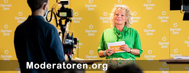 Hybrid Event Moderatorin Susan Bäthge Moderatoren.org