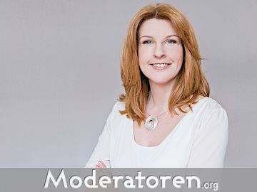 Moderatorin Manuela Stamm Moderatoren.org